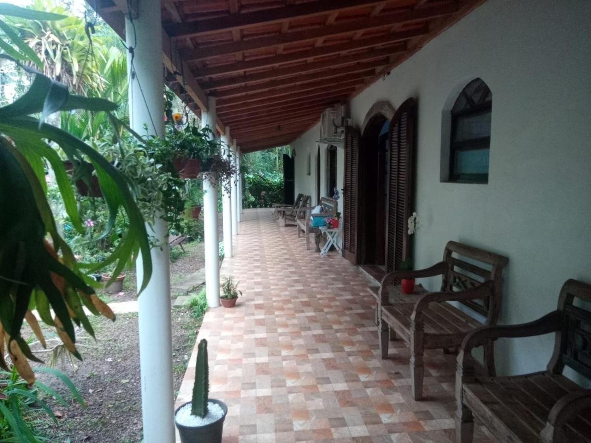 Suites Proximo Ao Rio Jaguareguava Em Bertioga Esterno foto